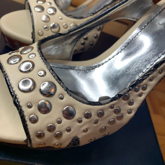 BEYONCÉ DEREON STUDDED CREAM HIGH HEELS - Picture 4 of 9